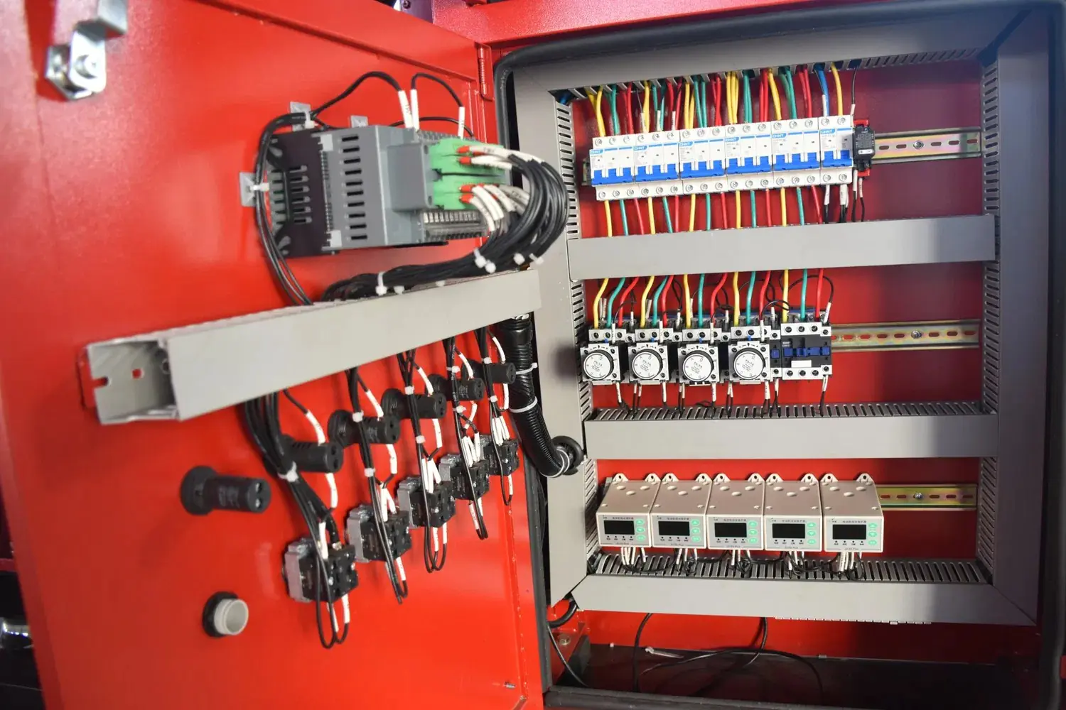 1000kW Cummins Water Cooled Gas Generator Set - Image 4