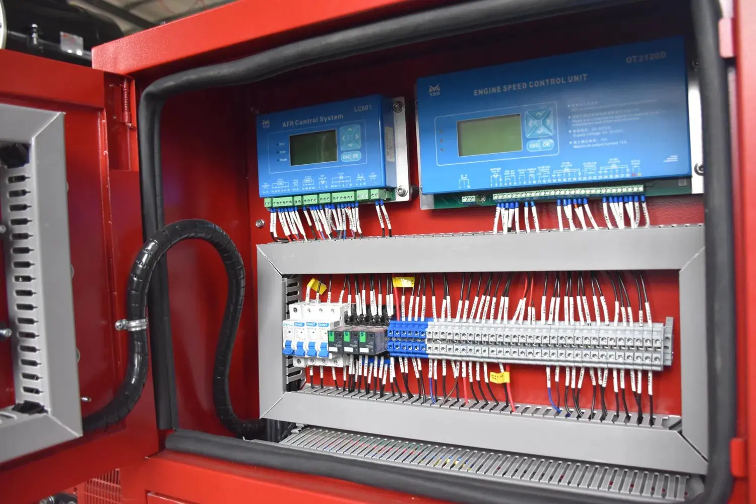 700kW Cummins Water Cooled Gas Generator Set - Image 4